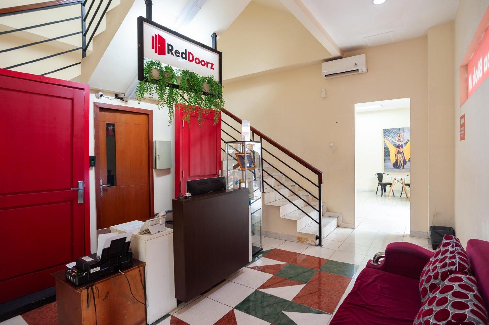 Reddoorz Plus Near Plaza Blok M Jacarta Exterior foto